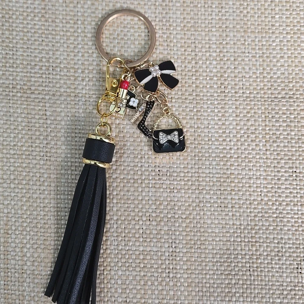 Elegant Black and Gold Keychain Accessory